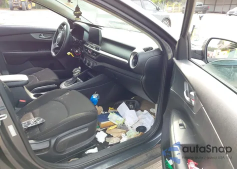 2021 Kia Forte Lxs z USA, uszkodzony, nr VIN 3KPF24AD9ME347076